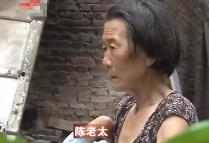 2013年陕西老人花3万多买女婴，半年后却选择报警，哭喊着要退货