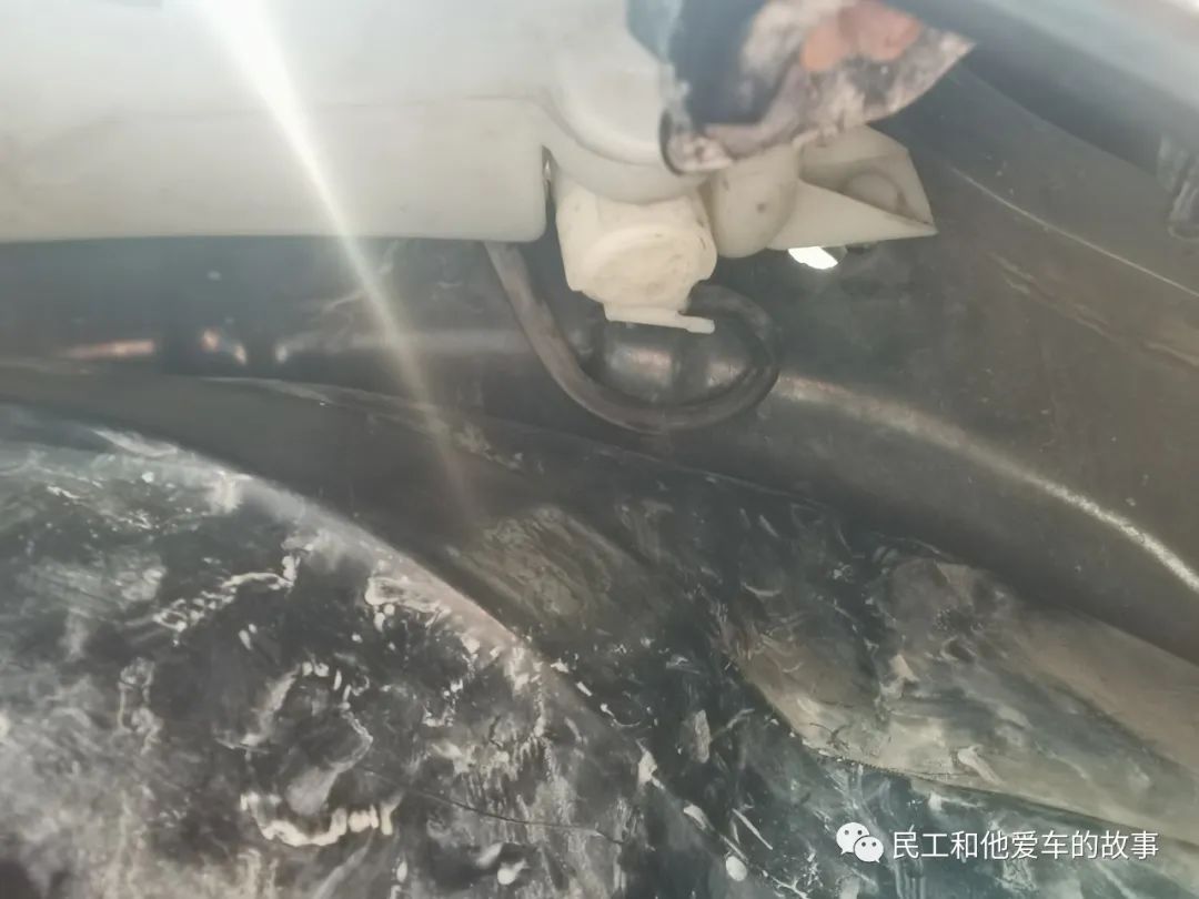 DIY给哈弗H5换个玻璃水壶电机，配件费10元，半个小时搞定。