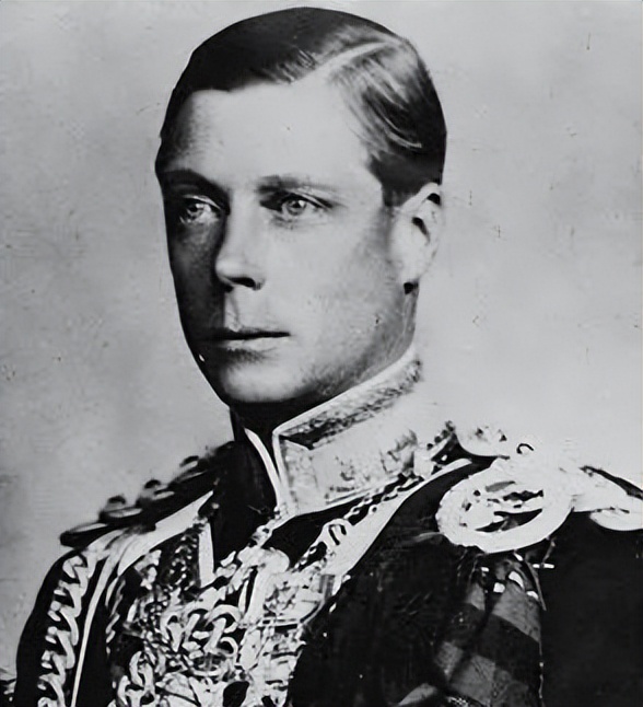 英国最疯的球赛，王室都被揍出鼻血