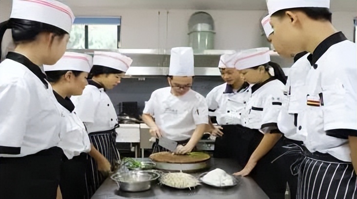 罗村商贸技工学校学费,佛山市现代商贸技工学校学费多少