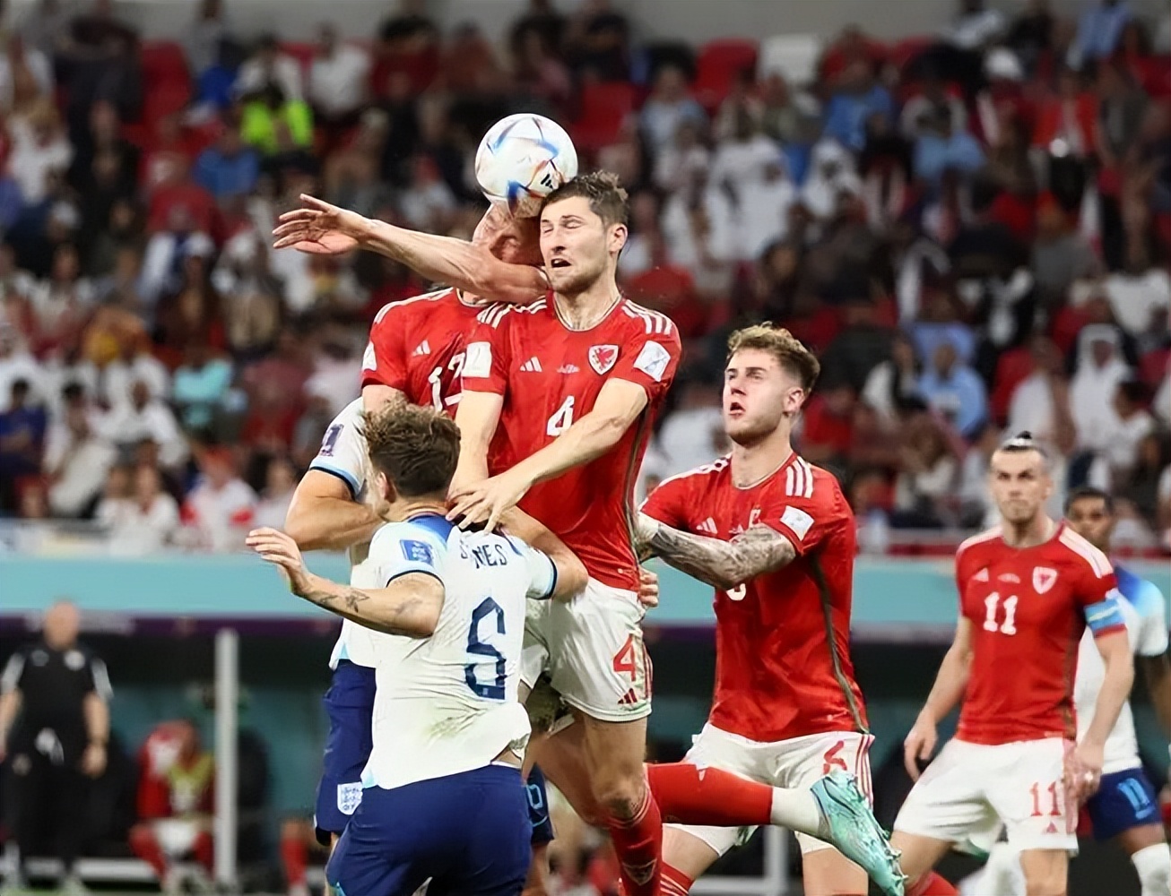 2022年诗意世界杯第一回山回路转不见君，雪上空留马行处