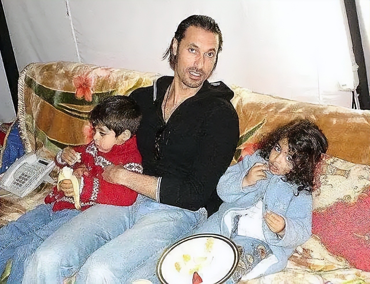 舞女曝光与卡扎菲三儿子情史：睡在一张床只接吻，其它什么也不做