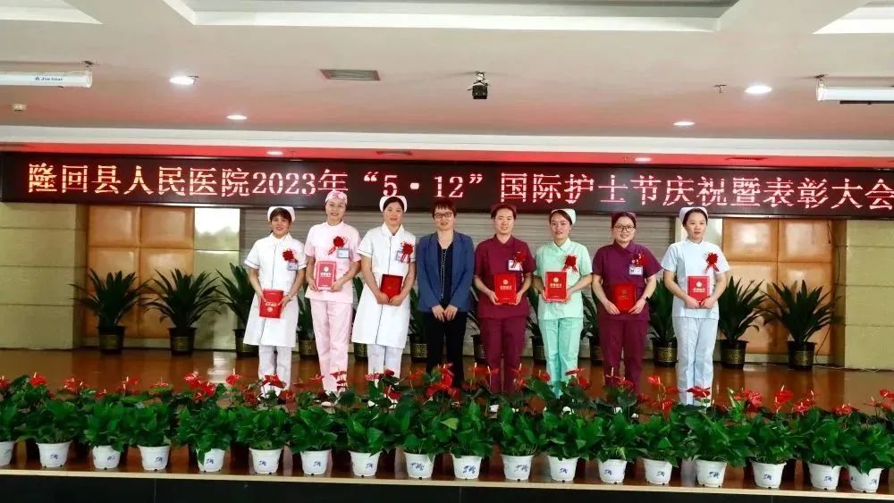 发展护士队伍改善护理服务演讲稿,发展护士队伍改善护理服务黑板报