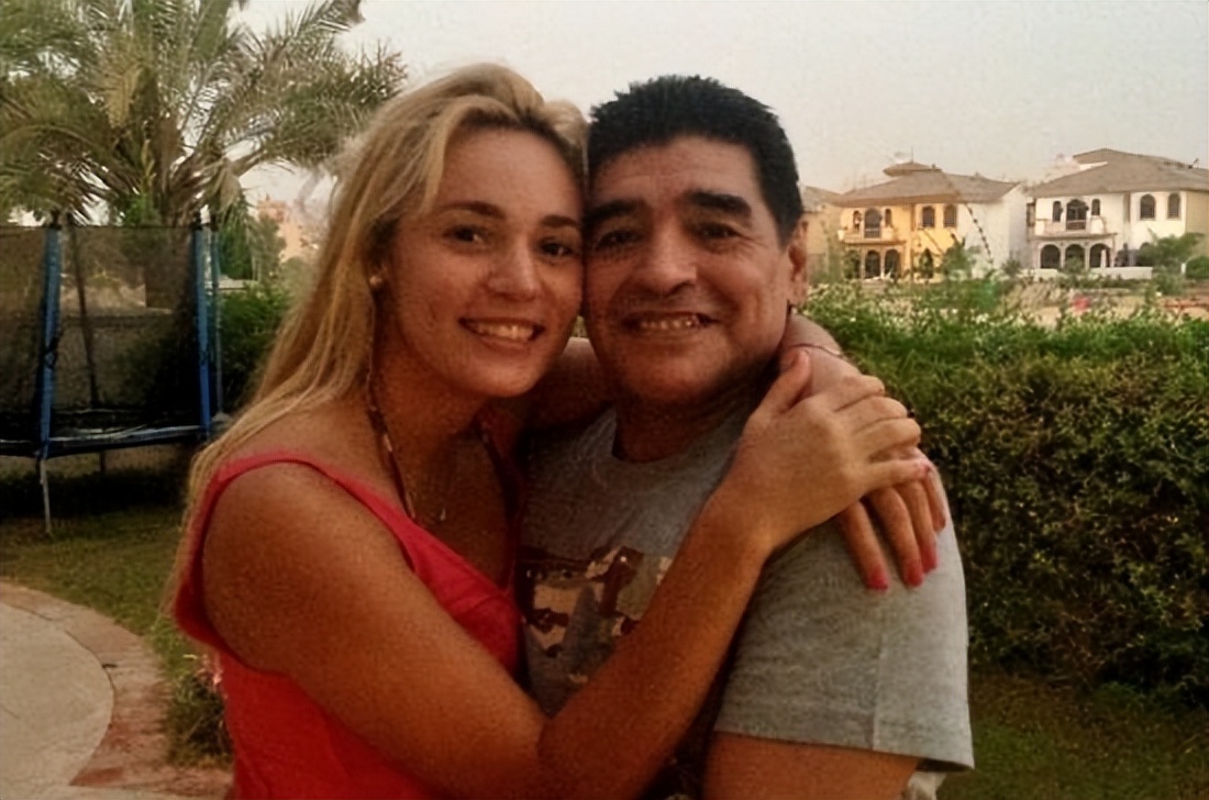 马拉多纳感情史,马拉多纳爱情故事