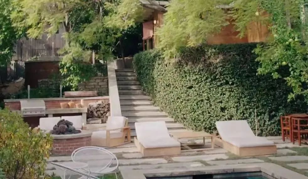 浙江留学生，将这款单价5000美元的沙发卖到美国每家每户！