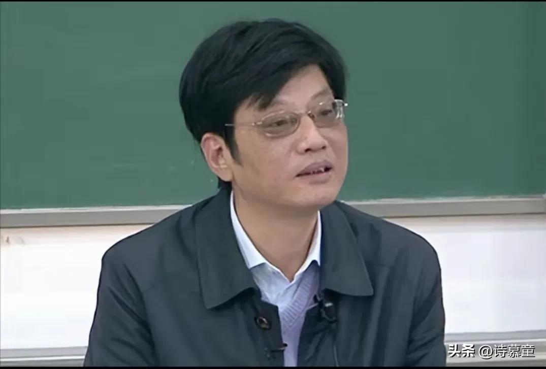 羞死人，60岁糟老头深夜发女性翘臀*处私**照。曾对女下属图谋不轨