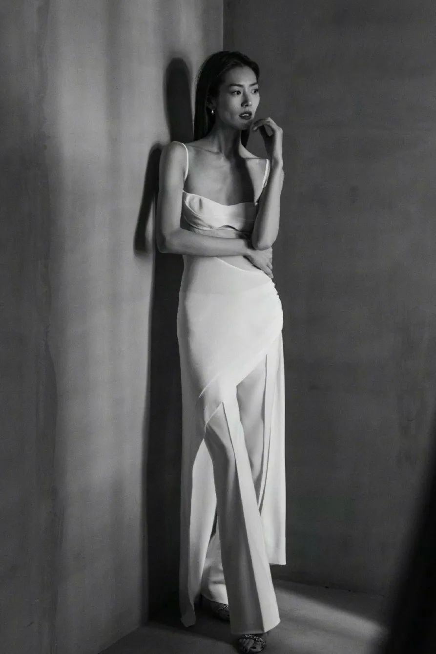 杨紫琼大衣配高筒靴穿搭,杨紫琼穿丝绒大衣图片