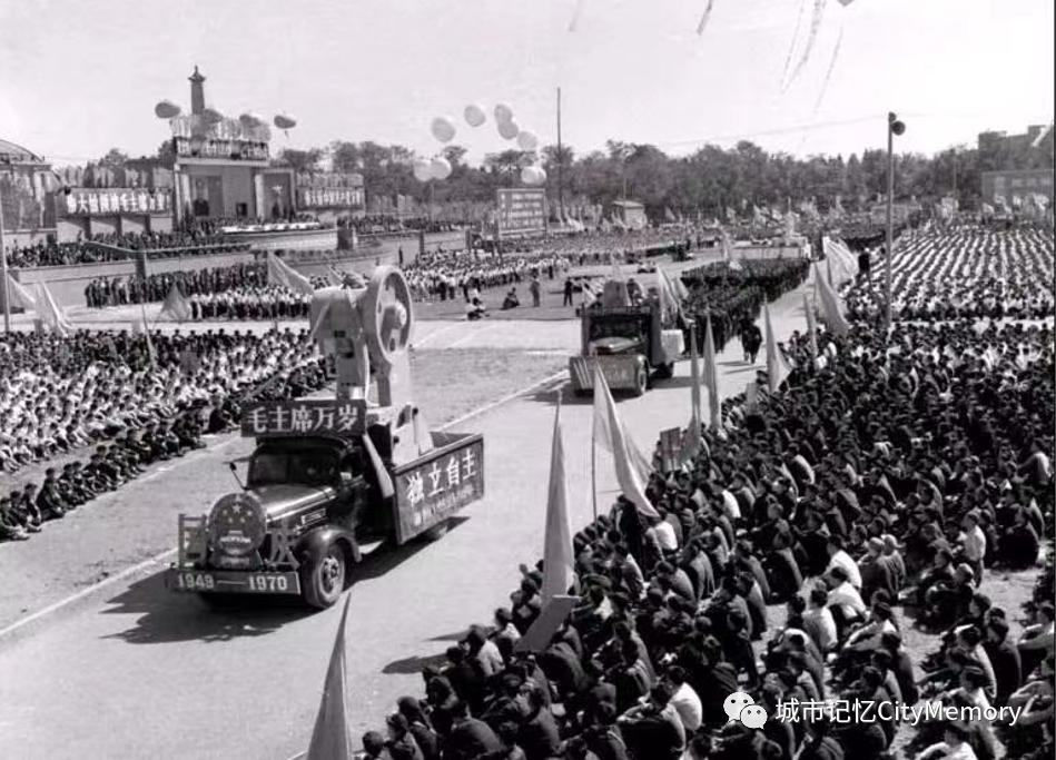 东风广场附近的篮球场,东风广场球场