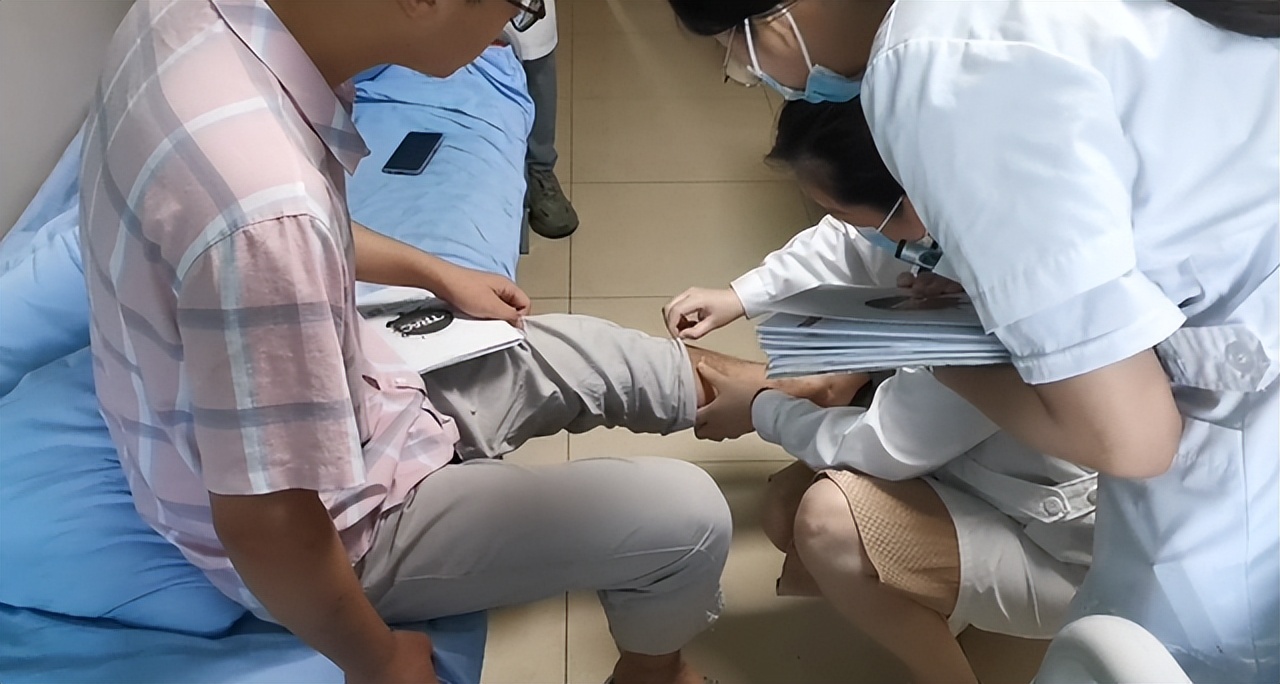 白癜风为什么要查甲功能,伍德灯检查的白斑一定是白癜风吗