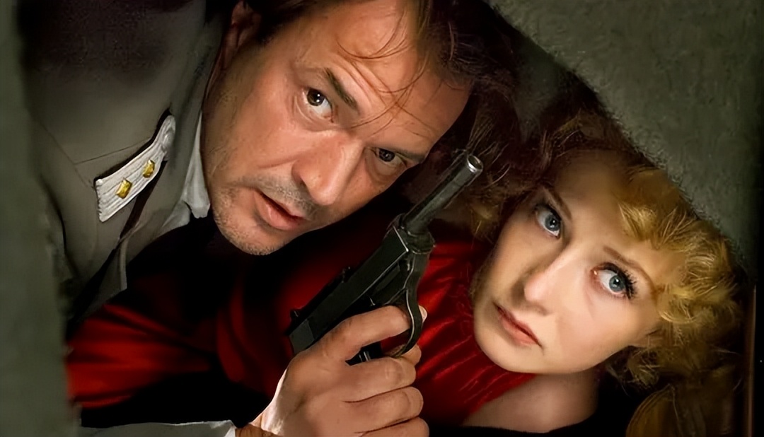 《*皮书黑**》中关于战争和道德的探究有着怎样的哲学意义？