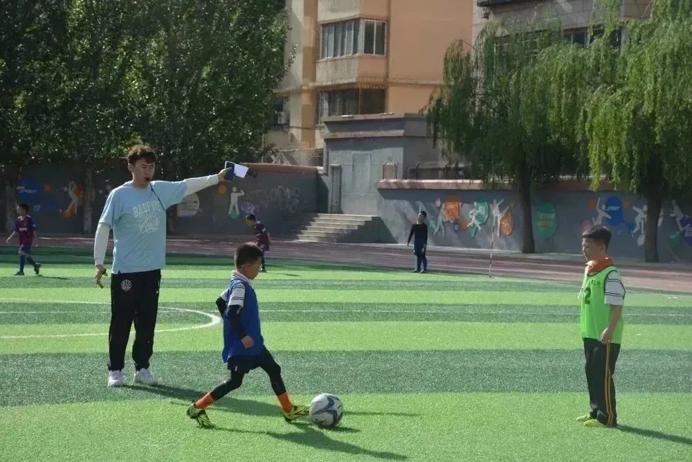 包头市昆区青松小学足球队,包头校长杯足球赛