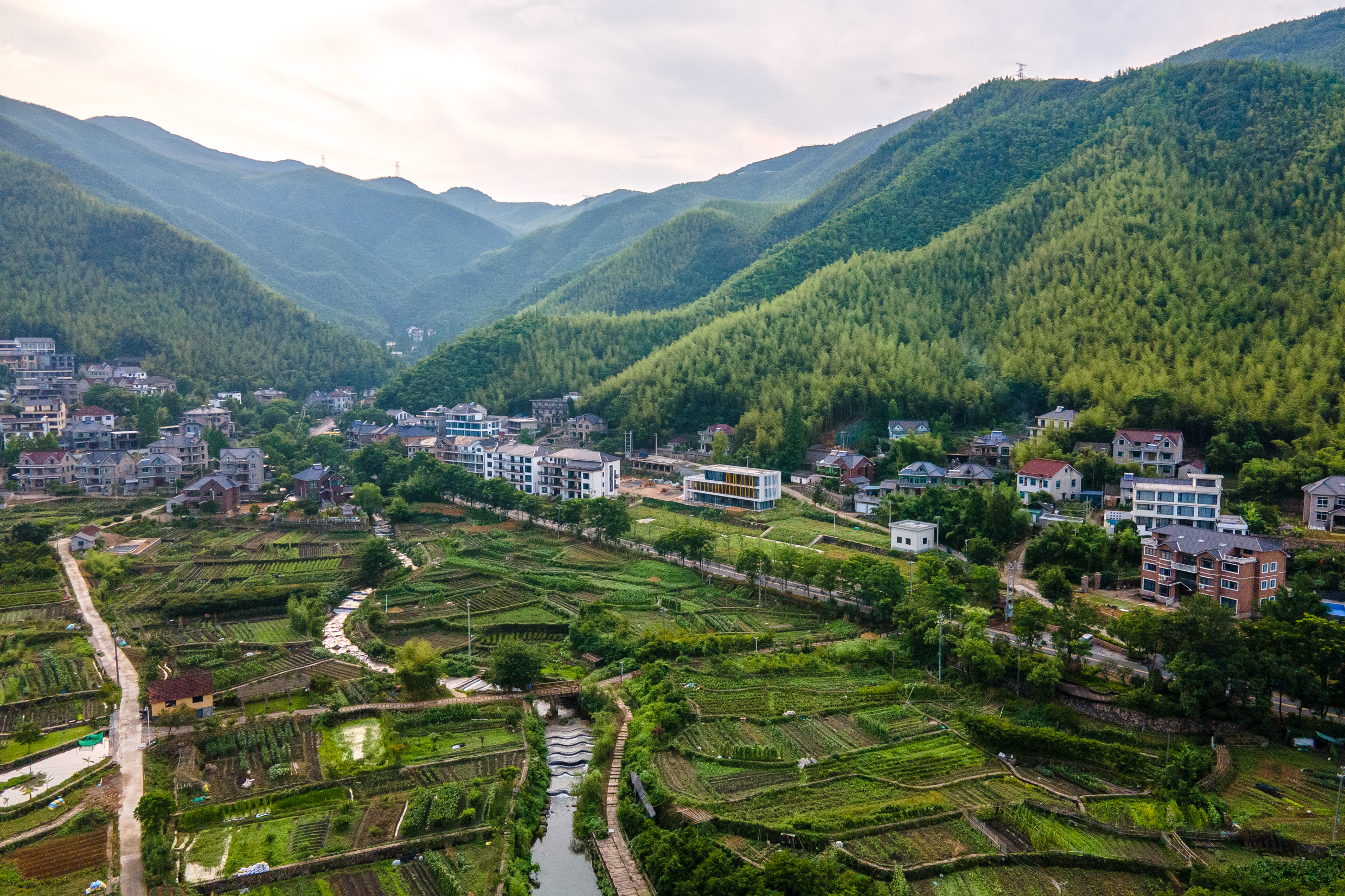 在山林间泡温泉,山林温泉
