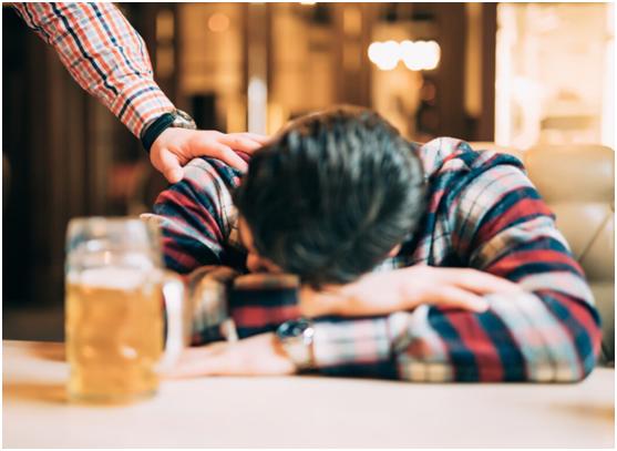 一喝酒脸就红的人为什么要远离,一喝酒脸就红的人酒喝多了