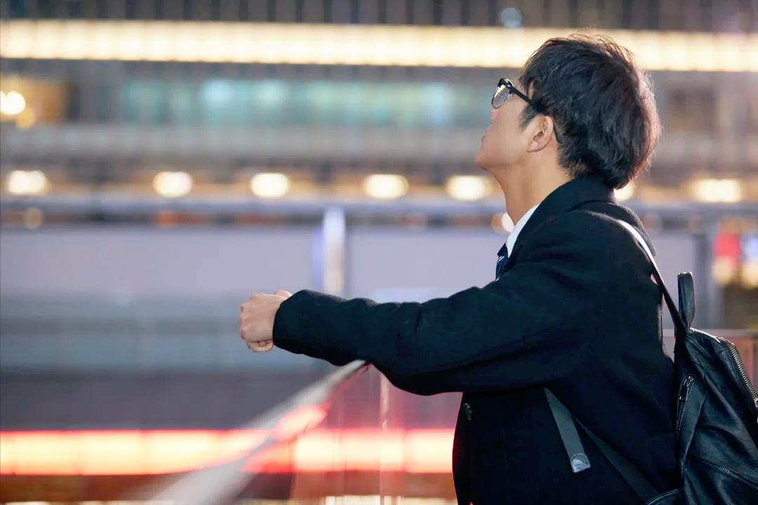 3胎宝妈买200块奶粉，丈夫看到发脾气：喝什么奶粉，省点钱生儿子