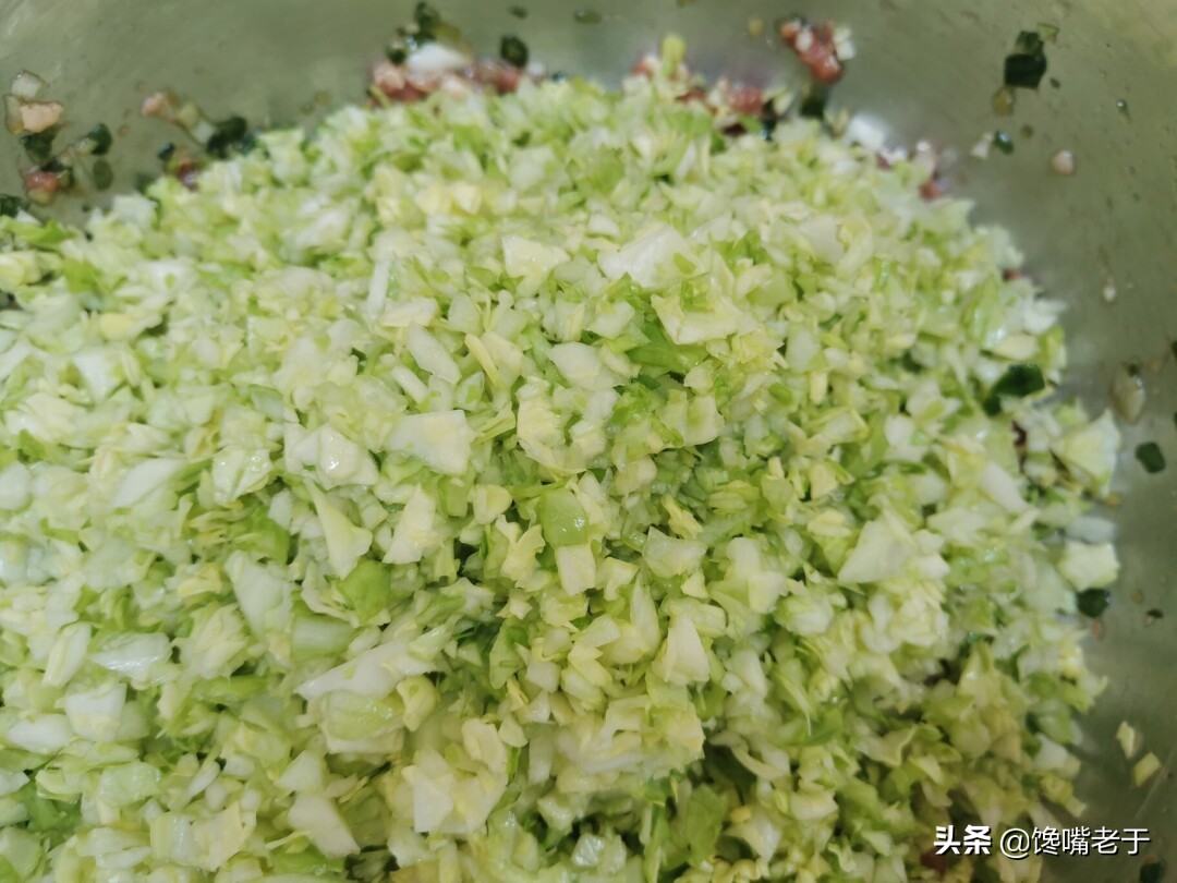 包菜紧实的好还是松的好,包菜松散好还是结实好吃