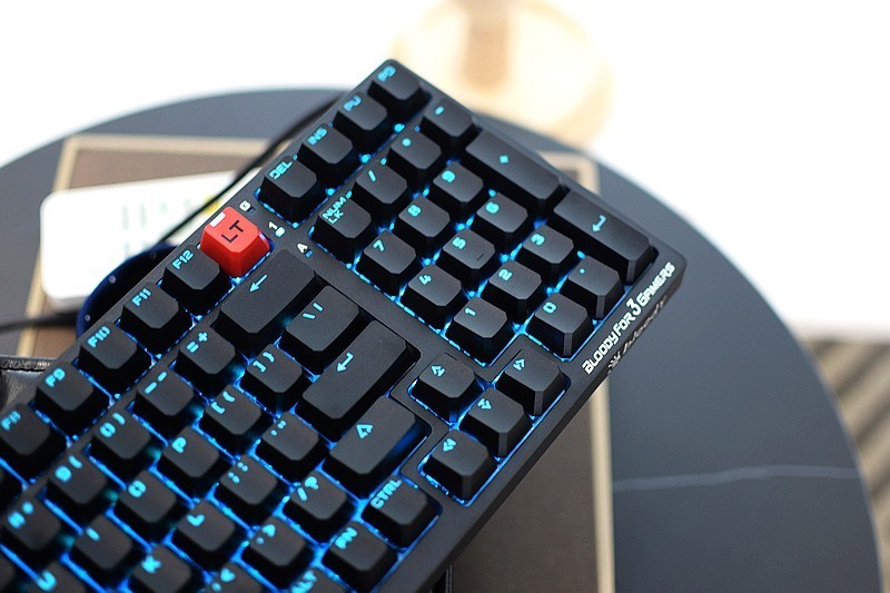 血手幽灵t98和rog游侠rx,血手幽灵t98支持热插拔吗