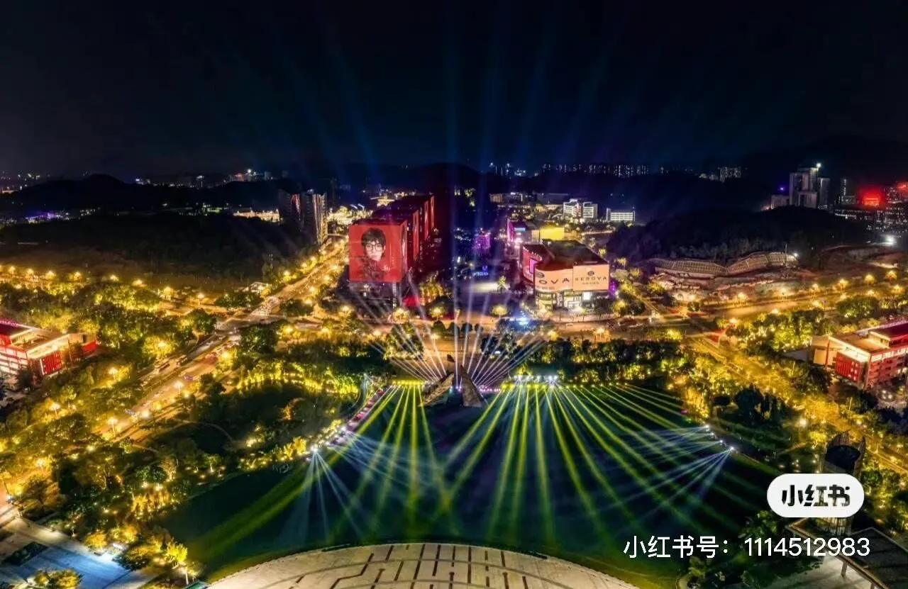 华晨宇全球代言人,华晨宇代言的眼镜是施华洛世奇