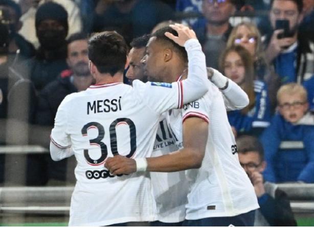 梅西发飙打架名场面,盘点球王梅西在球场上发怒的瞬间