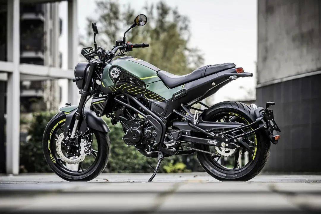 贝纳利公布新款幼狮250复古售价,最新的贝纳利幼狮500