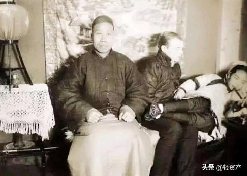 花楼女子媚态撩人，丰乳肥臀，30张真实影像惊艳时光