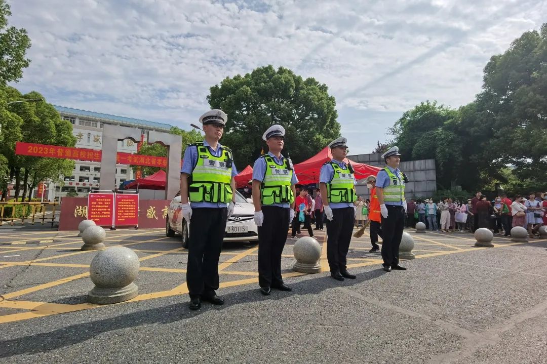 警警护航高考完整版,护航高考交警通行视频