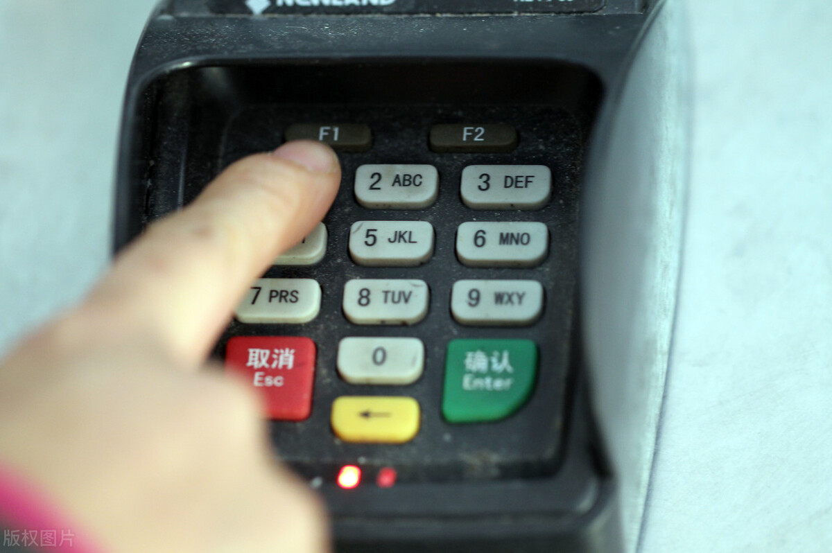 银行卡密码输错三次被锁怎么办,银行卡密码输错2次被锁了怎么办