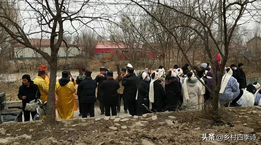 102岁老太太出殡,80岁老太太出殡