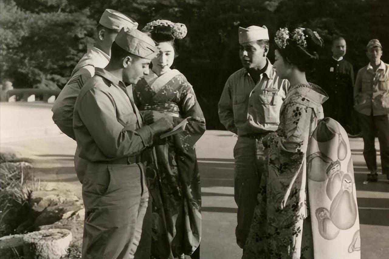 日本慰安夫:美国女兵的专属男宠,一天要接待十几位客人