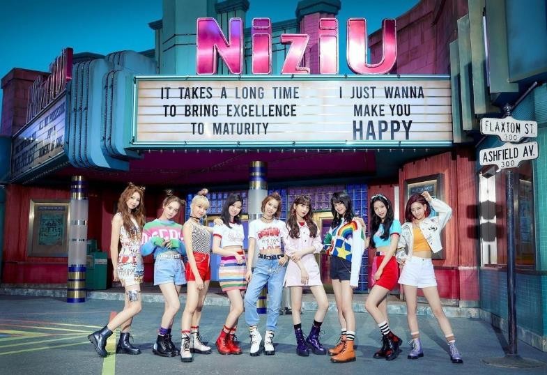 JYP新团出道即受关注，成员雪允因颜值出圈，却被指不尊重粉丝？