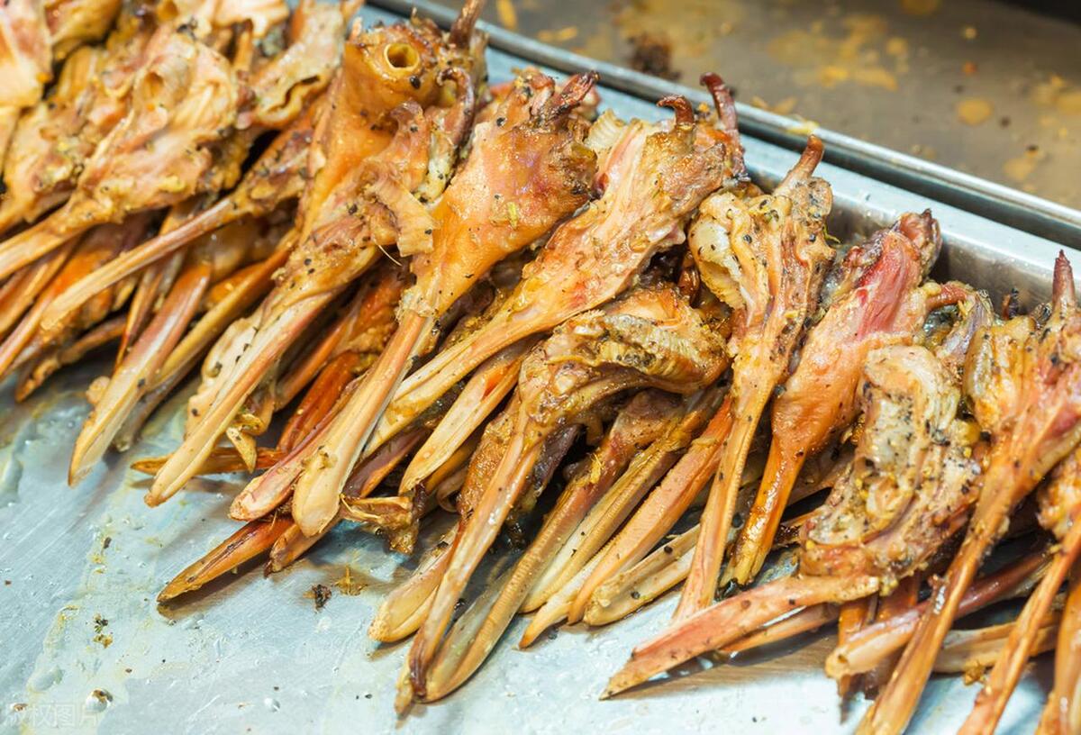 65岁大爷做保姆14年,40岁老人晚上做家政保姆4年