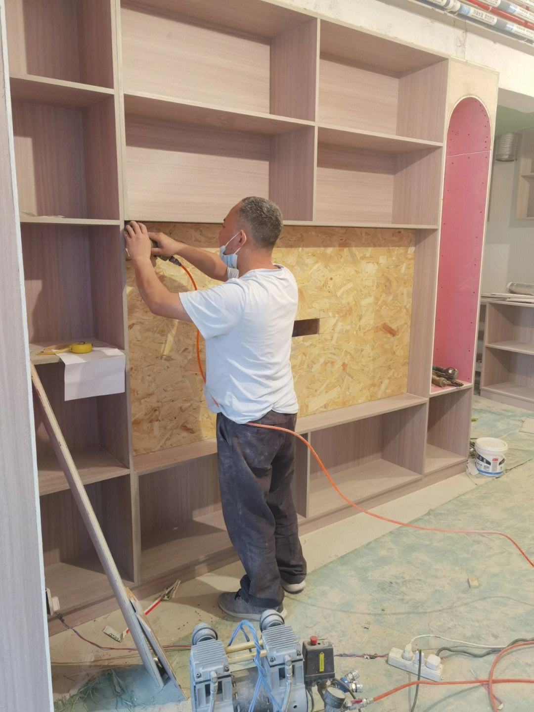 全屋定制比木工做柜子贵多少钱,木工打柜子和全屋定制有啥区别