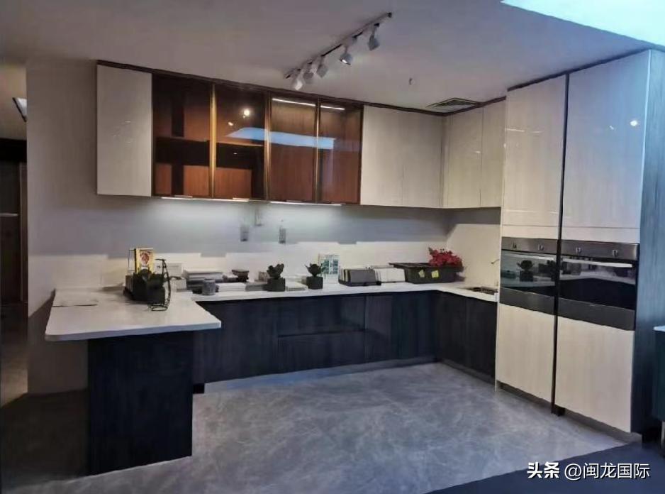 橱柜定制应该怎么选择,品牌定制橱柜和衣柜价格不一样