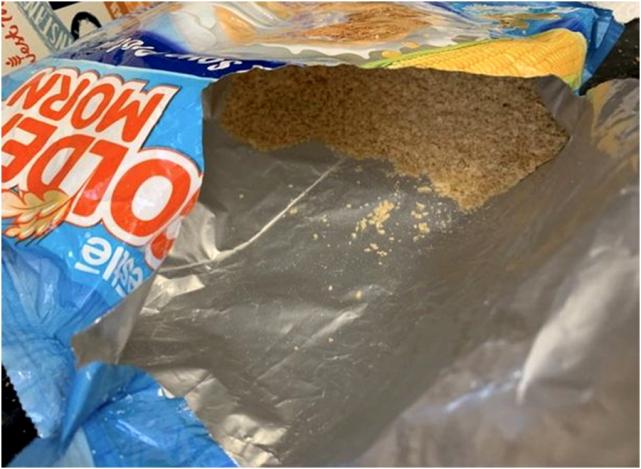 买麦片“送”*品毒**？食用数日的早餐竟藏有*毒冰**，英国母亲忙将幼儿送往医院