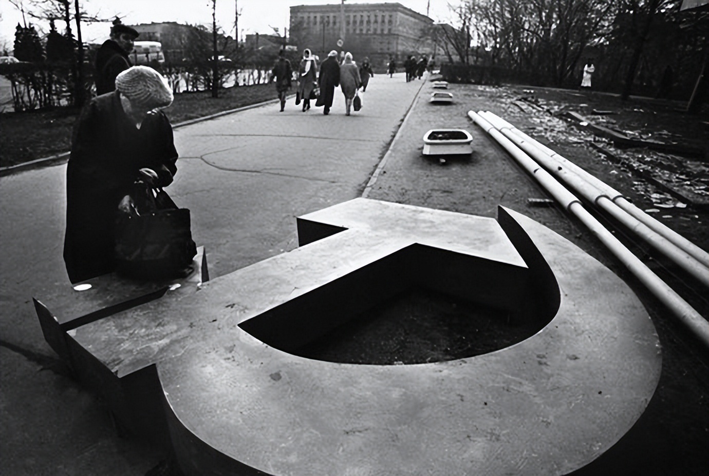 称霸世界80年,去美元潮为何偏发生在2023年?毛主席的话正在应验