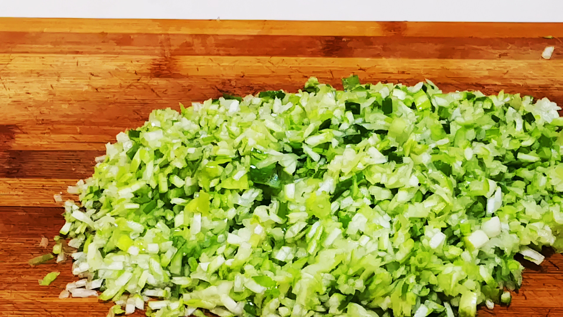 8月,遇到这葫芦瓜抓紧吃,清脆鲜嫩有营养,包饺子吃特鲜