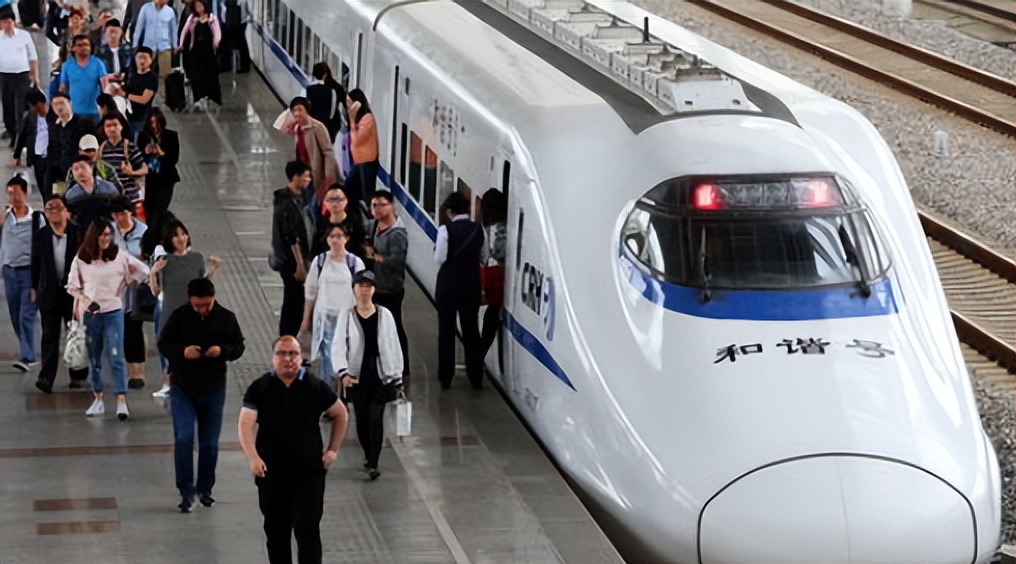 外国人体验中国高铁后，愤怒提出3大“缺点”，国人却非常赞同？