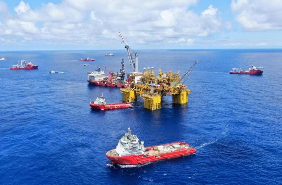 这个国家靠“盗采”南海石油发家致富，其国民现今天天躺平数钱