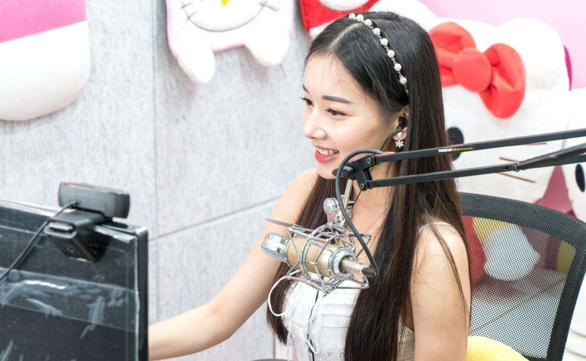 挖呀挖，赚呀赚,五一收入上百万？网传的黄老师真实身份“曝光”