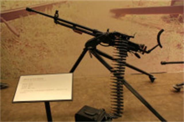 1964年，他只身一人驾驶登陆艇起义，国防部直接奖励黄金600两