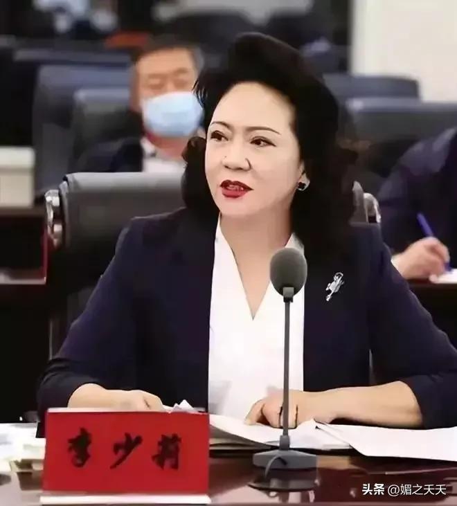 李少莉的耳饰图片,李少莉的耳饰是什么牌子