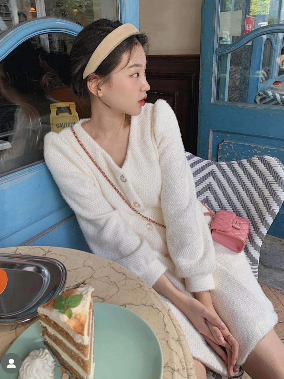 别再披头散发了教你一招秒变女神,今年别再披头散发了三款减龄发型