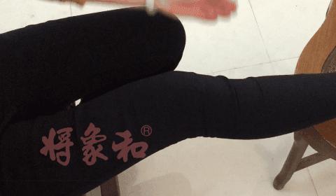 后背长了好多小米粒图片,夏天背上起了很多小米粒