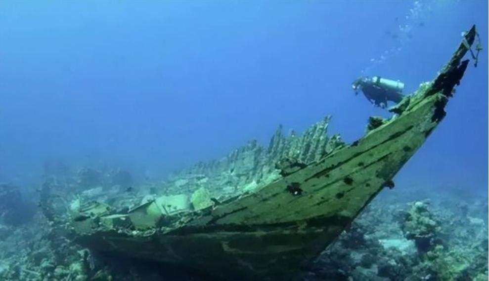 他疯狂偷捞南海古沉船，运到海外公开拍卖10多亿，最后下场如何？