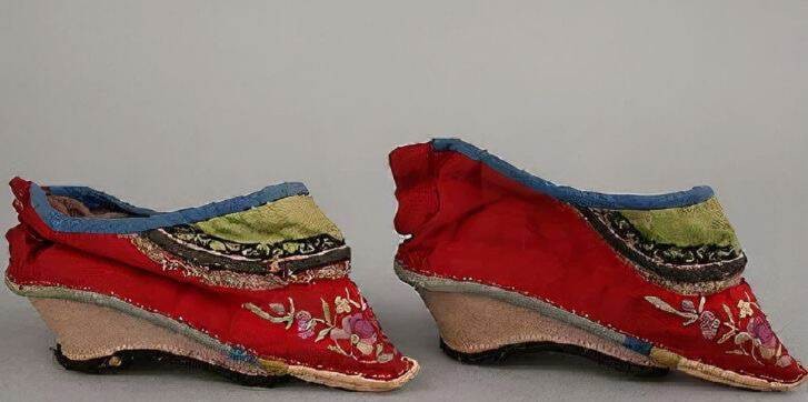 三寸金莲的悲惨生活,三寸金莲事件