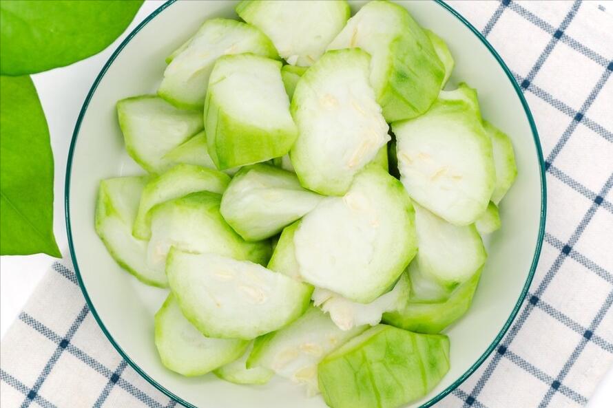 炒丝瓜，出水太多怎么办？只用记住1招，清爽不出水，鲜香又翠绿