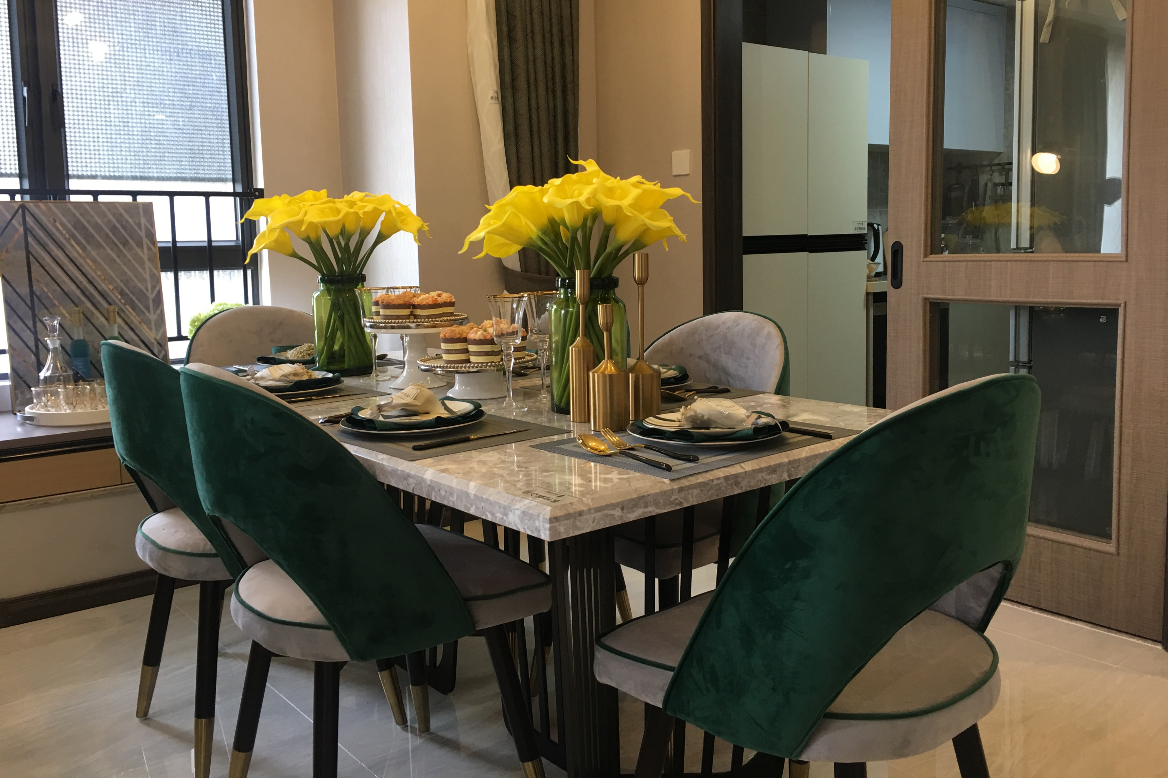 家用餐桌是圆桌好还是方桌好,餐桌圆桌选多大尺寸最合适