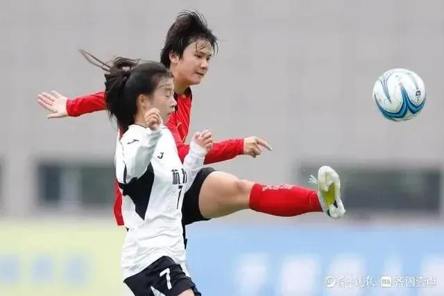 历城二中女足代表中国参赛,恭贺济南历城二中女足夺世界冠军