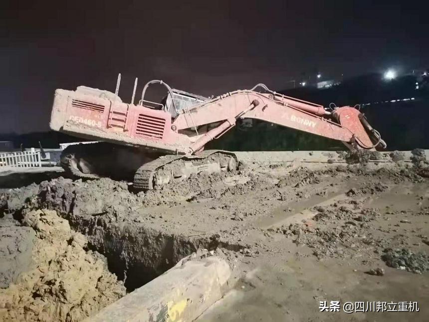 攻坚克难的施工管理团队,坚持攻坚克难提升服务质效