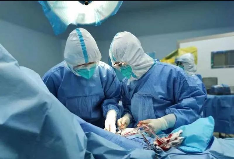 老人髋部骨折是静养还是手术,老人髋部骨折半年还能手术吗