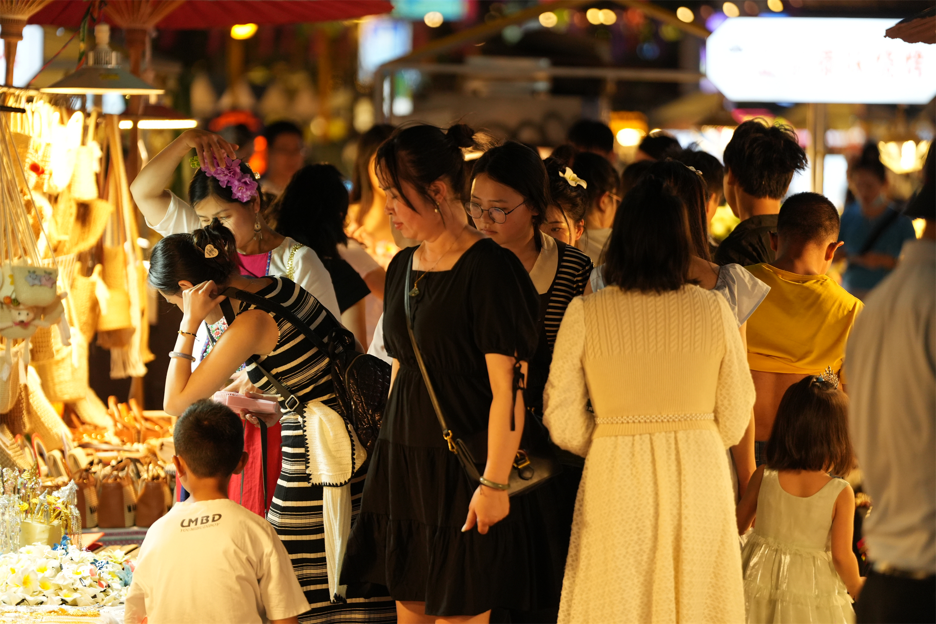 星光夜市艺术旅拍,西双版纳星光夜市拍照攻略